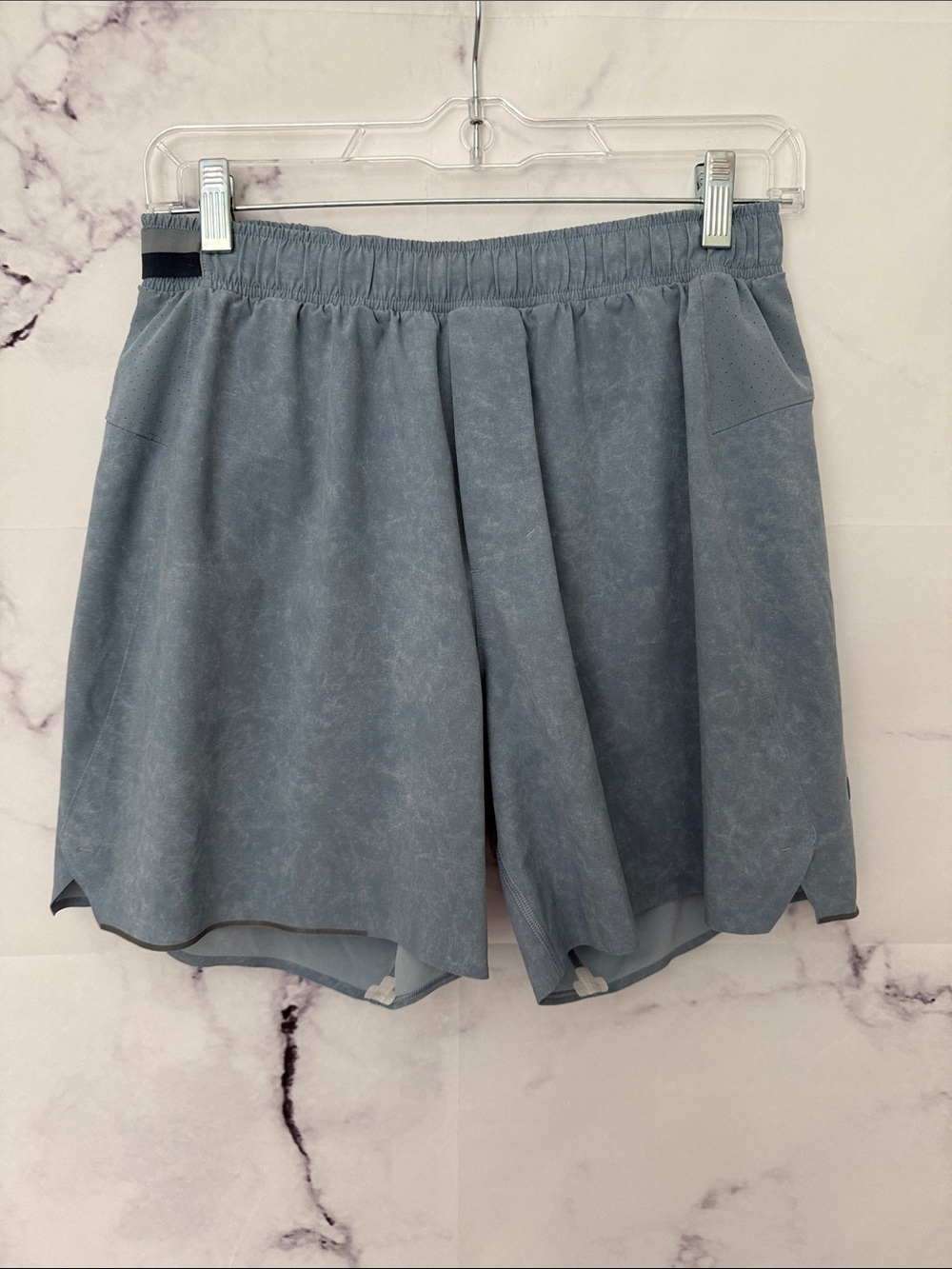 Lululemon men’s blue lined running shorts size medium